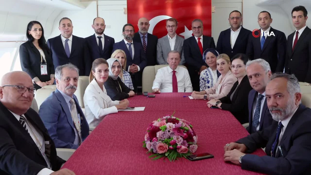 Cumhurbaşkanı Erdoğan, KKTC dönüşü gazetecilerle sohbet etti